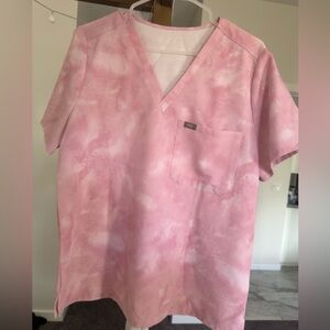 Figs Women’s Marbled Rose scrub set large
